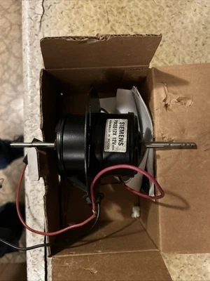 Volvo 240 244 245 260 Heater Motor - Image 1 of 2