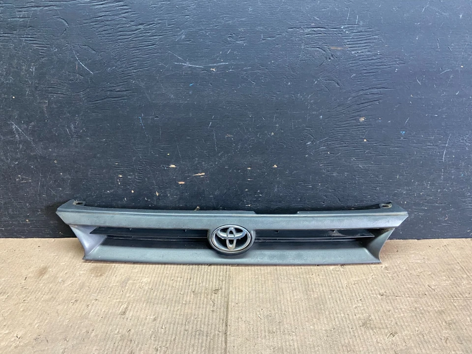 1993 to 1997 Toyota Corolla Front Upper Grill Grille O0560 DG OEM - Image 1 of 4