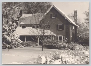Postcard RPPC House in Winter Snow Covered Mailbox - Rev Edgar D Roming - Imagen 1 de 3