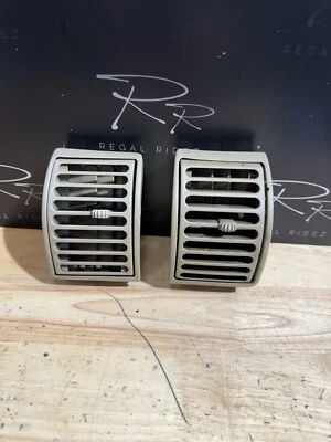 JUEGO DE VENTILACIÓN DE AIRE DEL LADO DEL PASAJERO TABLERO CAMIÓN CHEVY SUBURBAN SILVERADO GMC BRONCEADO 95-99 Foto 1 de 4