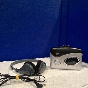 Durabrand Kassettenspieler Modell 822 mit Bass Boost und Kopfhörer - Bild 1 von 3