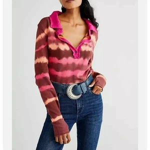 Free People Dreamy Tee Henley Tie Dye Printed Button Top - Bild 1 von 10