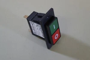 Interruptor de circuito térmico Schurter AHUTL100C0, 10A, 240 VAC, 60VDC, 2 polos, nuevo - Imagen 1 de 5