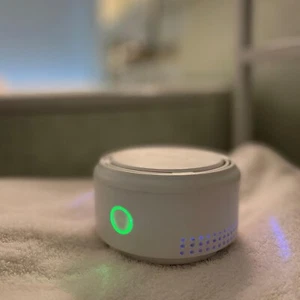 Purificatore d'aria portatile, filtrazione a 3 stadi con filtro H13 HEPA, TiO2 e carbone - Foto 1 di 7