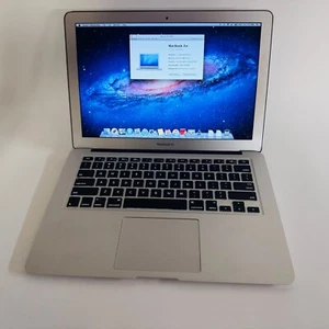 Apple MacBook Air 11,3, Intel Core i5, 1,7GHz, 4GB, 128GB SSD - Bild 1 von 10