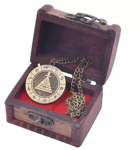 Collana Cifra Bill Gravity Falls con Ciondolo Piramide Vintage Display Box - Foto 1 di 4