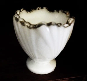 White Ribbed Leaf Pattern Milk Glass Egg Cup Serrated Edge with Silver - Picture 1 of 5
