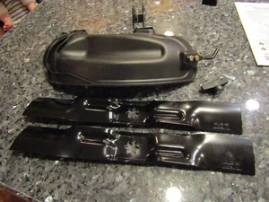 CUB CADET 34" MULCH PLUG + 2 BLADES - BRAND NEW ORIGINAL KIT - MADE BY MDT / RZT - Picture 1 of 6