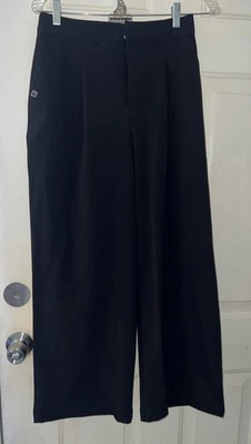 Pantalones Figs Pro Petite para mujer talla pequeña negros tiro alto pierna ancha ropa de trabajo Foto 1 de 4