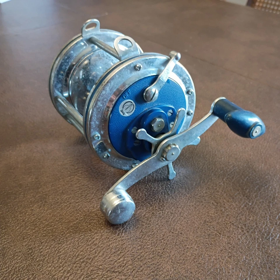 Carrete de pesca olímpico Dolphin 615 Foto 1 de 4