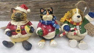 2 Kätzchen Katzen & 1 Hund Weihnachtsschmuck Hanna’s Handarbeit hängend sitzend 4 Zoll - Bild 1 von 20