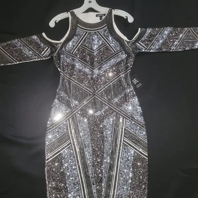 Nuevo con etiquetas Mini Vestido Express Lentejuelas Hombro Frío S Negro Plata Fiesta Cóctel Foto 1 de 4