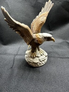 Vintage Königskrone bunter Weißkopfseeadler, signiert J.Byron, sich ausbreitende Flügel. - Bild 1 von 9