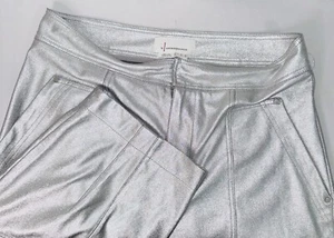 Pantalones Anthropologie Cargo Holiday plateados metálicos talla 8 - Imagen 1 de 6