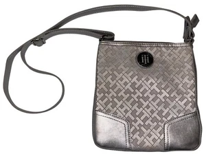 Nice Tommy Hilfiger Silver Crossbody Bag w/ Logo Accent Durable & Lightweight - Picture 1 of 9
