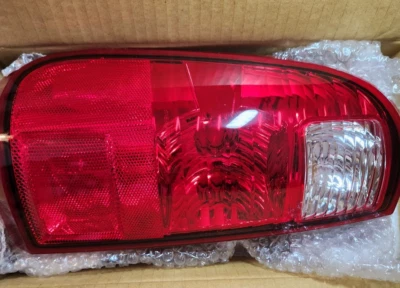 Задний фонарь в сборе со стороны водителя (LH) совместим с Ford F-250 Super 2008-2016 годов выпуска - Изображение 1 из 2