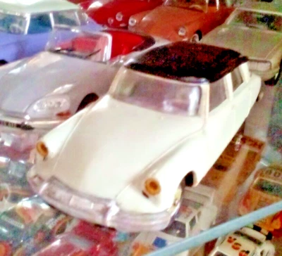 1/43 ANCIEN  NOREV -CITROËN DS 19 Ivoire pavillon noir TBE en vitrine - Photo 1/4