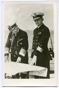 CPA - Carte Postale - Carte Photo - 2 Commandants devant une carte géographique - Picture 1 of 2