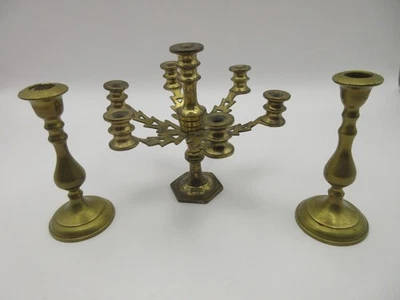 Lote 1:6 de 3 candelabros de latão e 2 castiçais casa de bonecas miniatura - Imagem 1 de 4