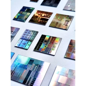 Wafer in silicone e chip nudi - memoria/CPU/IoT, litografia elaborata - Foto 1 di 13