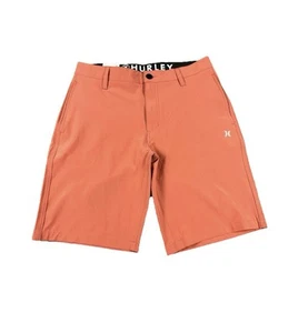 Hurley Uomo Corto Ibrido Tutto il Giorno Taglia 32 Redwood NUOVO CON ETICHETTE Lunghezza 20” - Foto 1 di 4