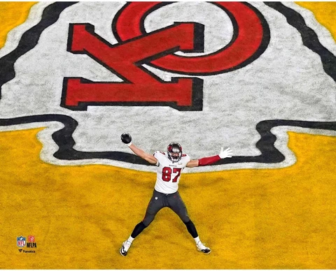 Rob Gronkowski Buccaneers Unsigned Super Bowl LV Endzone Celebrate Photo Cover