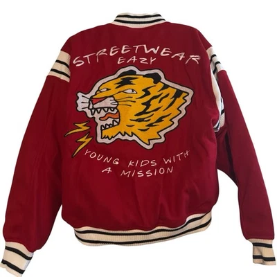 Chaqueta Universitaria de Diseñador SWE Talla Pequeña Roja Ropa de Calle Equipo Cabeza de Tigre Foto 1 de 4