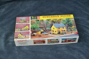 Kit de construcción de casa suburbana realista escala H-O Revell T-9034:249 - Imagen 1 de 5