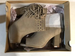 American Heritage Women’s Shoes Tan Ankle Boot Heels Size 7.5 - Picture 1 of 8