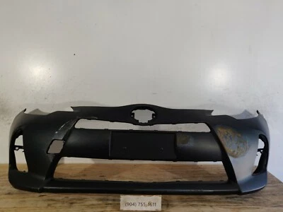 Cubierta de parachoques delantero para Toyota Prius C 2012-2014 con orificios para faros antiniebla cebados Foto 1 de 4