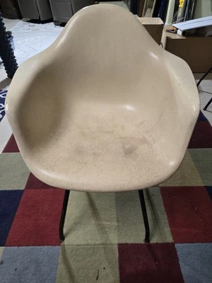 Vintage MCM Mid Century Krueger Eames Fiberglass Chair Shell Molded Pucks 60s - Image 1 of 4