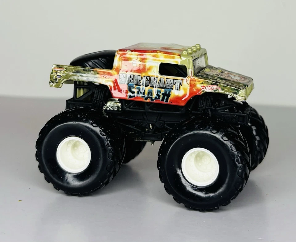 Monster Jam escala 1:64 Hot Wheels • Sargent Smash bujes pequeños [sueltos] Foto 1 de 4