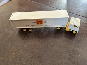 Winross Kodak Rochester NY Ultra 400 Film Truck Diecast 1/64 Collectible - Picture 1 of 5
