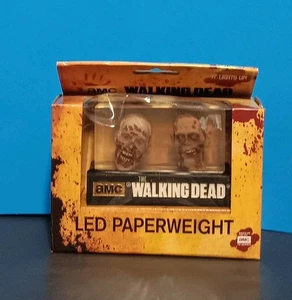 Pisapapeles Rabbit Tanaka The Walking Dead AMC Luz LED Zombie NUEVO - Imagen 1 de 6