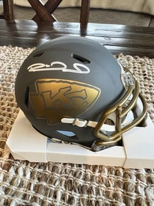 Patrick Mahomes Signed/Autographed Kansas City Chiefs Mini Helmet - Beckett coa - Picture 1 of 6