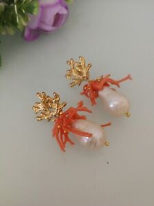 Orecchini con corallo rosa naturale rametto e perla naturale bianca barocca. 