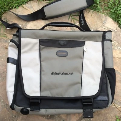 McKlein Grande Nylon Mensajero Laptop Bolso Digital Fusión Correa Acolchada Arte Universitario Foto 1 de 4