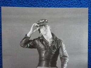 CARTOLINA RAGAZZO IN PELLE 5X7 KRIS STUDIOS - Foto 1 di 1