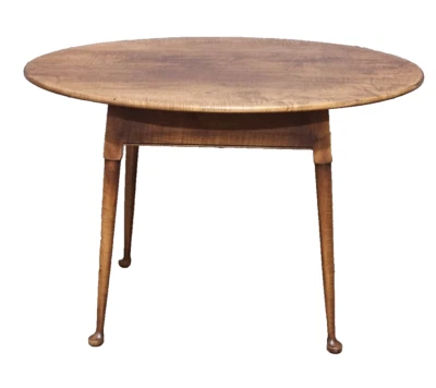 Mesa de centro David T. Smith hecha en banco ovalada de cerezo médula, Ohio Foto 1 de 4