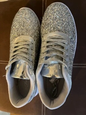 Zapatillas Mujer Plateadas Brillo Con Cordones Talla 7 1/2 Foto 1 de 4