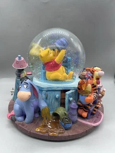 Disney Globo de Nieve Winnie the Pooh Hunny Olla de Miel Musical en Caja Nunca Exhibida - Imagen 1 de 24