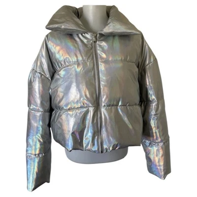 Chaqueta acolchada recortada holográfica iradescente Azalea Wang cremallera completa para mujer grande” Foto 1 de 4