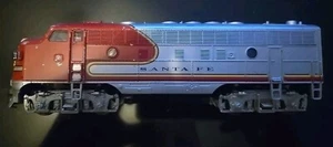 WALTHERS HO SCALE SANTA FE EMD F7A DIESEL LOCOMOTIVE #330 - TESTED - Picture 1 of 6