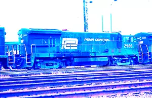 ORIGINAL EKTACHROME SLIDE PENN CENTRAL U-33B #2966 DECEMBER 1975 - Picture 1 of 1