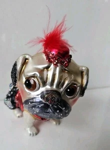 Mops Hund Weihnachtsschmuck Glas rot Feder Mütze Glitzer Details - Bild 1 von 6
