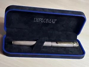 DIPLOMAT Patronen Füller in 925 Sterling Cross Hatch mit BREITER 18k Gold Feder - Bild 1 von 9