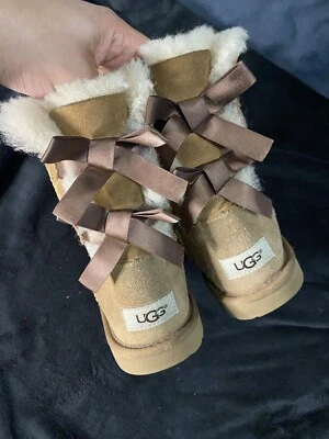 Botas UGG BOOTS Australia Mujer Bailey Bow II, Castaño Talla 5 Foto 1 de 4