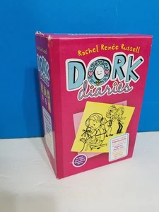 Dork Diaries Boxed Set (Books 1-3) WITH CASE SLEEVE - Foto 1 di 3