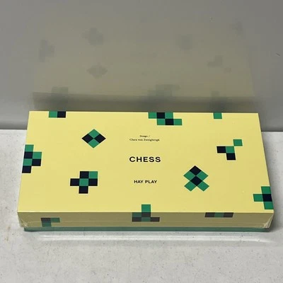 Juego de JEDREZ HENO, piezas de madera verde/azul diseñadas por Clara von Zweigbergk NUEVO Foto 1 de 4