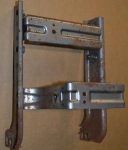 2010-17 Chevrolet Equinox OEM CENTER CONSOLE TO DASH MOUNTING BRACKET METAL MOUN - Picture 1 of 2